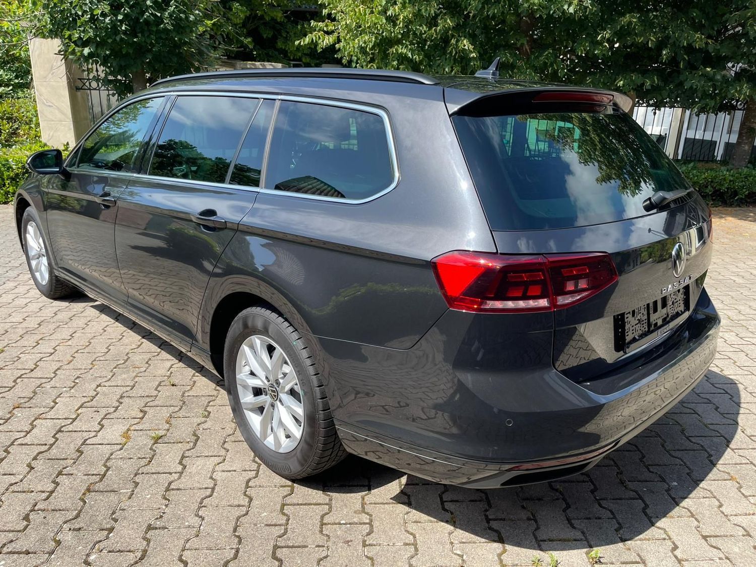 Volkswagen Passat Business - Samsaru's Car Outlet