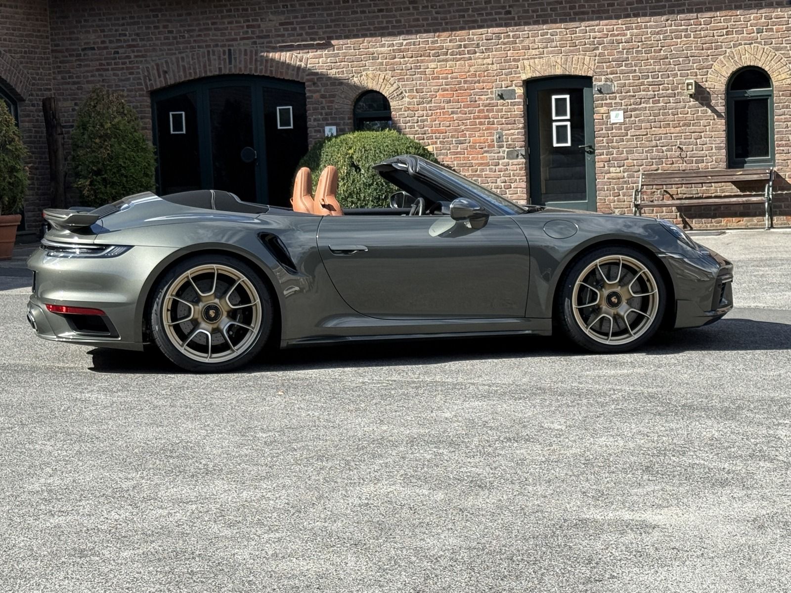 Porsche 992 911  Turbo S Cabriolet HERITAGE DESIGN*SPORT