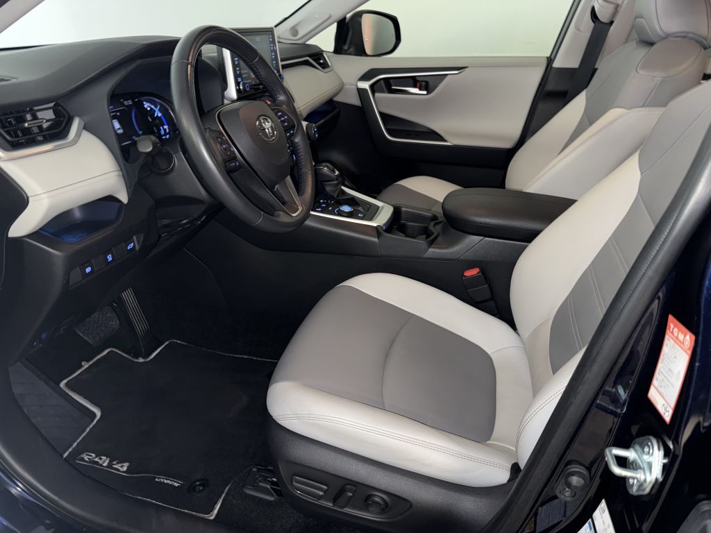 Toyota RAV4 Hybrid 4x4 Lounge - Samsaru's Car Outlet