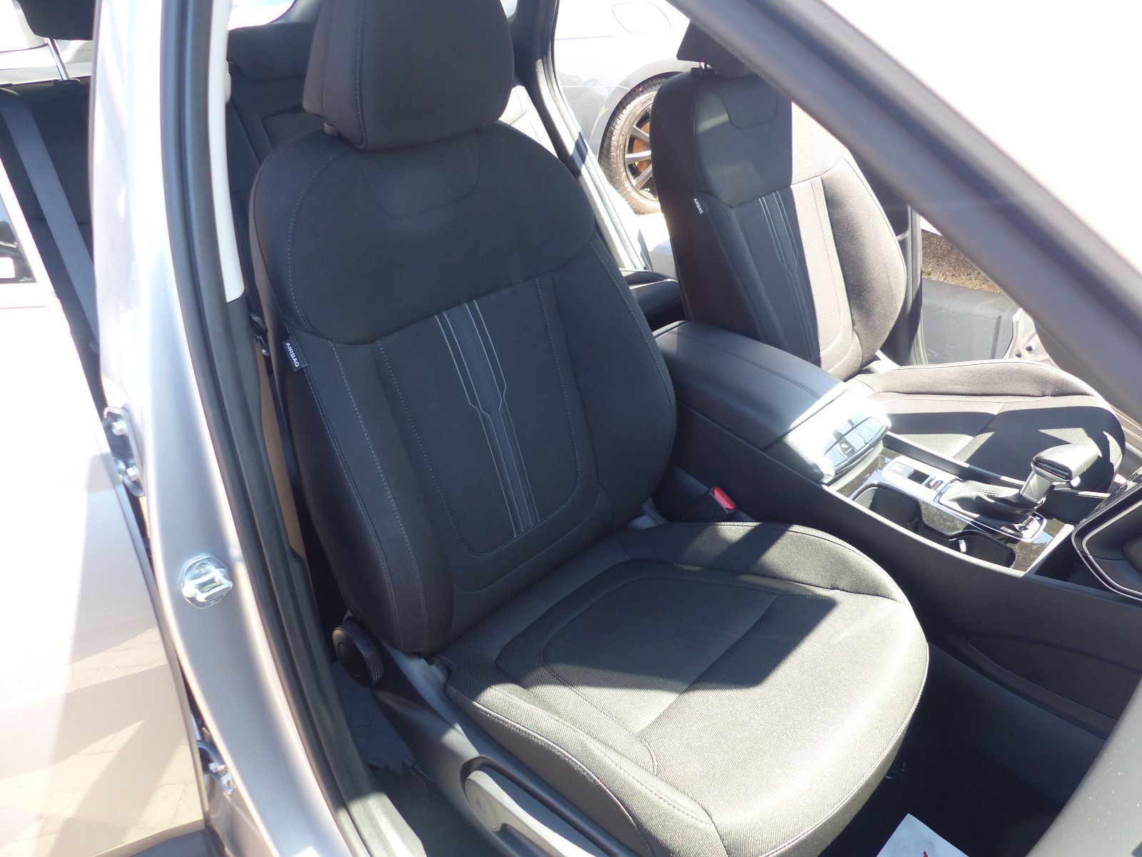 Hyundai Tucson Select 2WD - Samsaru's Car Outlet