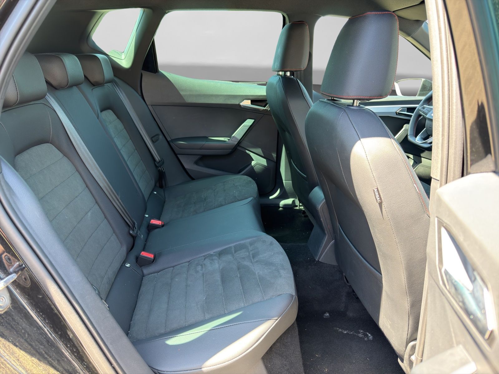 Seat Arona 1.5 TSI DSG FR AHK KAMERA PARKLENK NAVI AC