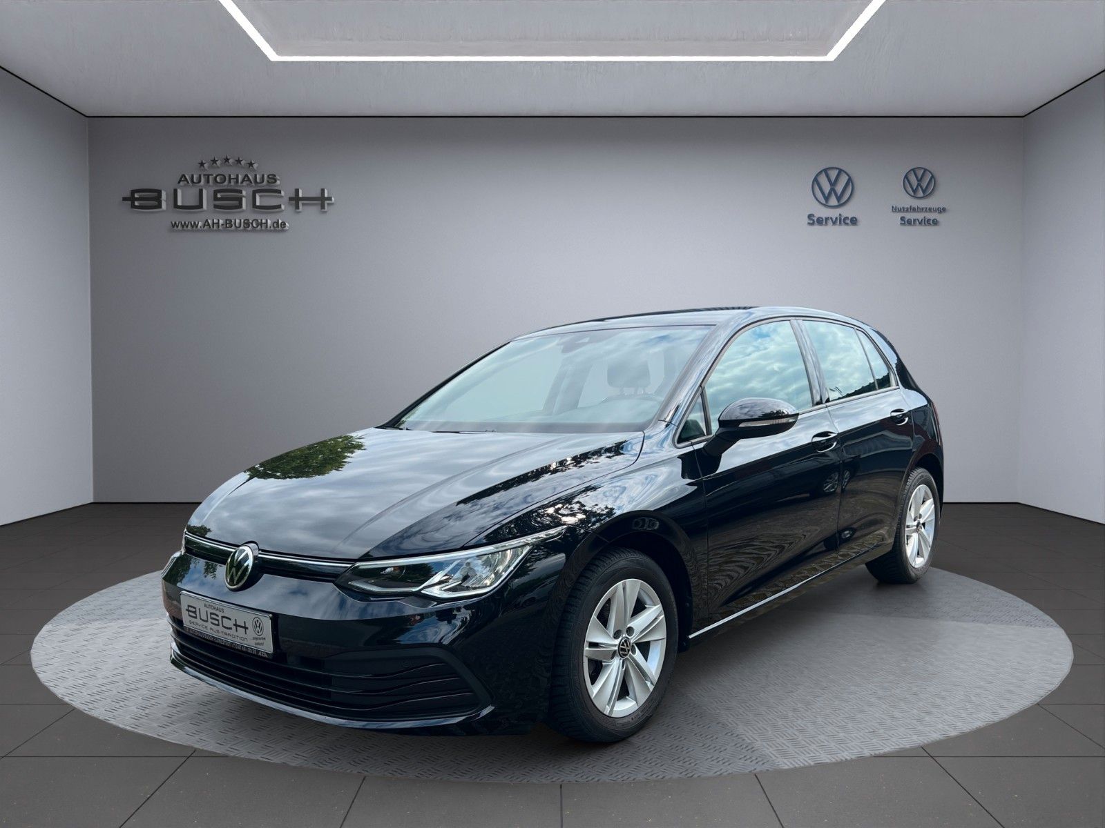 Volkswagen Golf VIII Life 1.5 TSI - Samsaru's Car Outlet