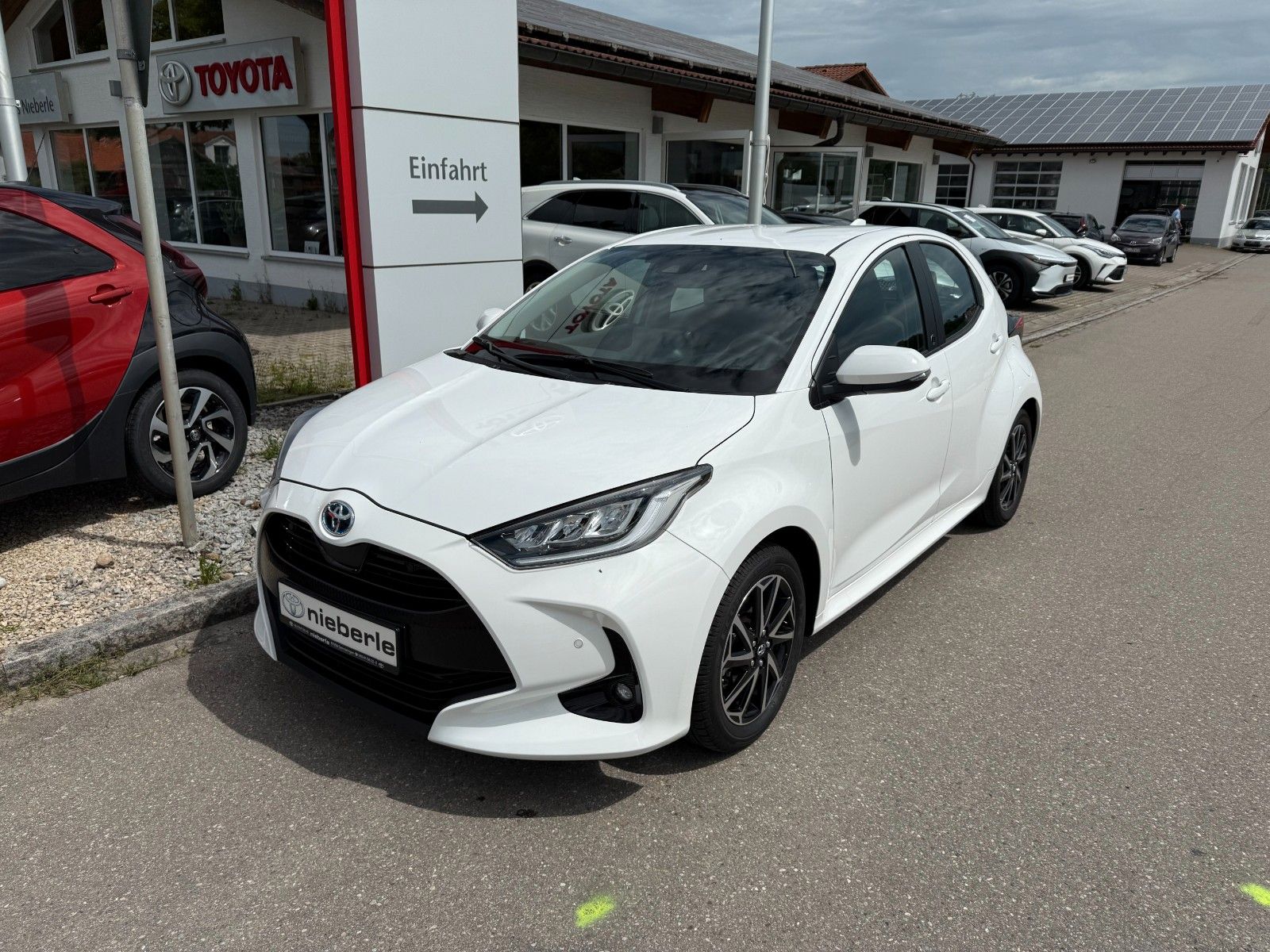 Toyota Yaris Hybrid Team D mit Technik Paket *LED*