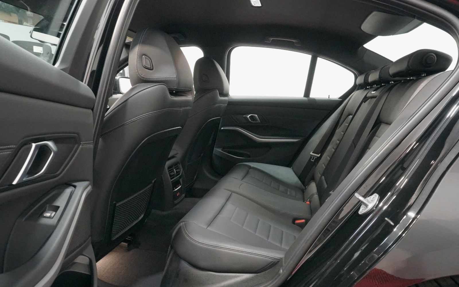 BMW 320 d xDrive - Samsaru's Car Outlet