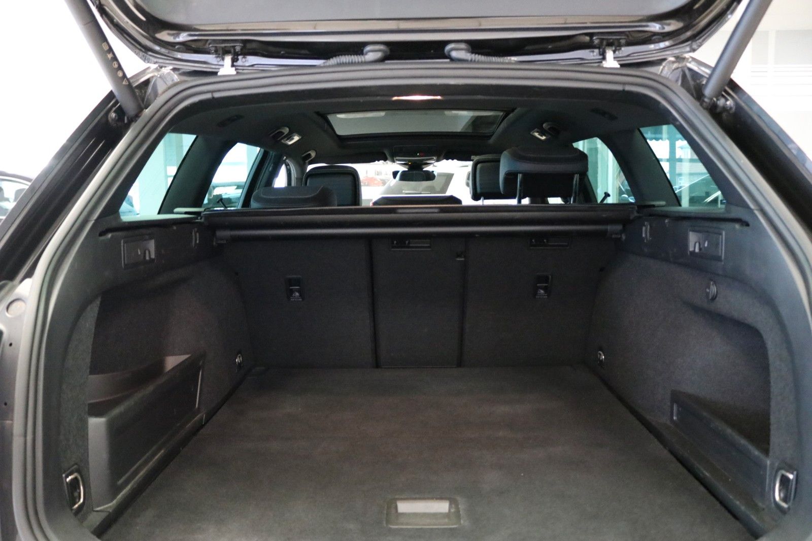 Volkswagen Passat Alltrack DCC HUD Matrix STHZ 360 Pano ACC