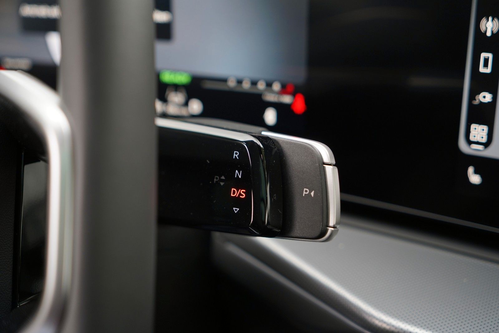 Audi Q3 SUV e-hybrid AHK S-LINE PANO TECH PRO MATRIX