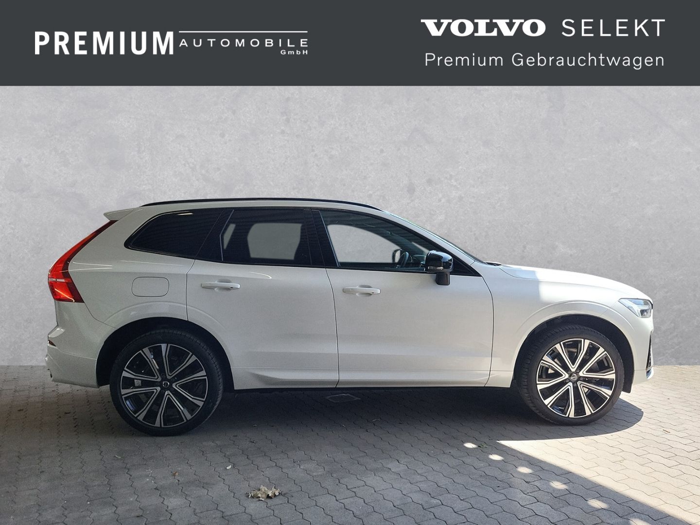 Volvo XC60 R Design Recharge Plug-In Hybrid AWD - Samsaru's Car Outlet