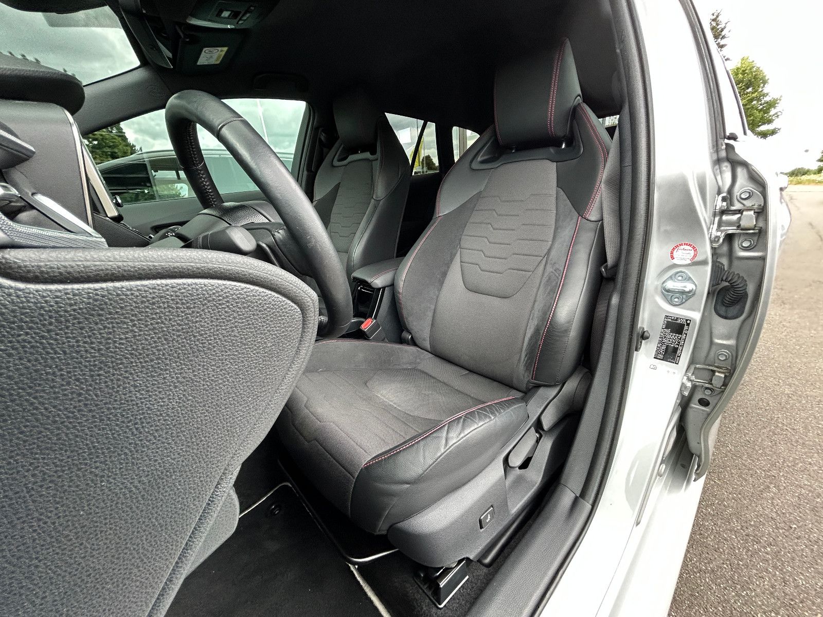 Toyota Corolla ST MHEV Lounge - Samsaru's Car Outlet