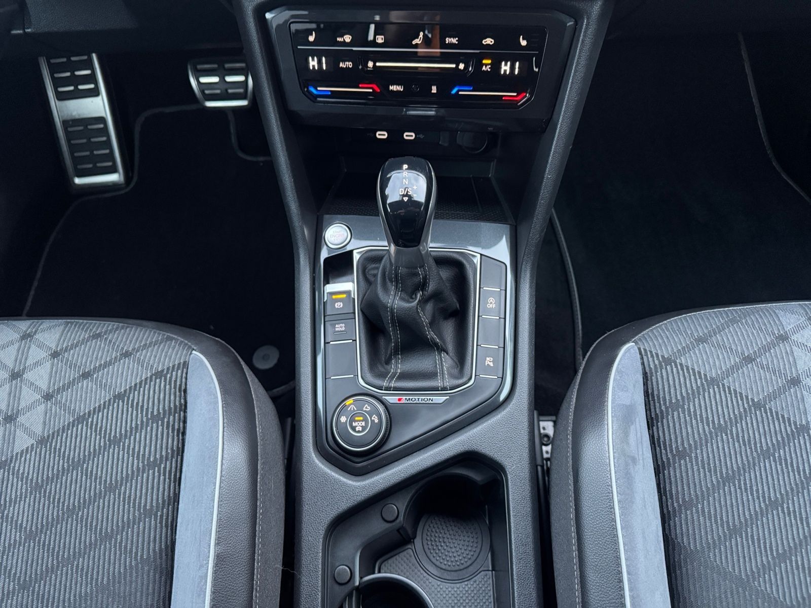 Volkswagen Tiguan R-Line 2.0TDI 4M AHK STANDH MATRIX