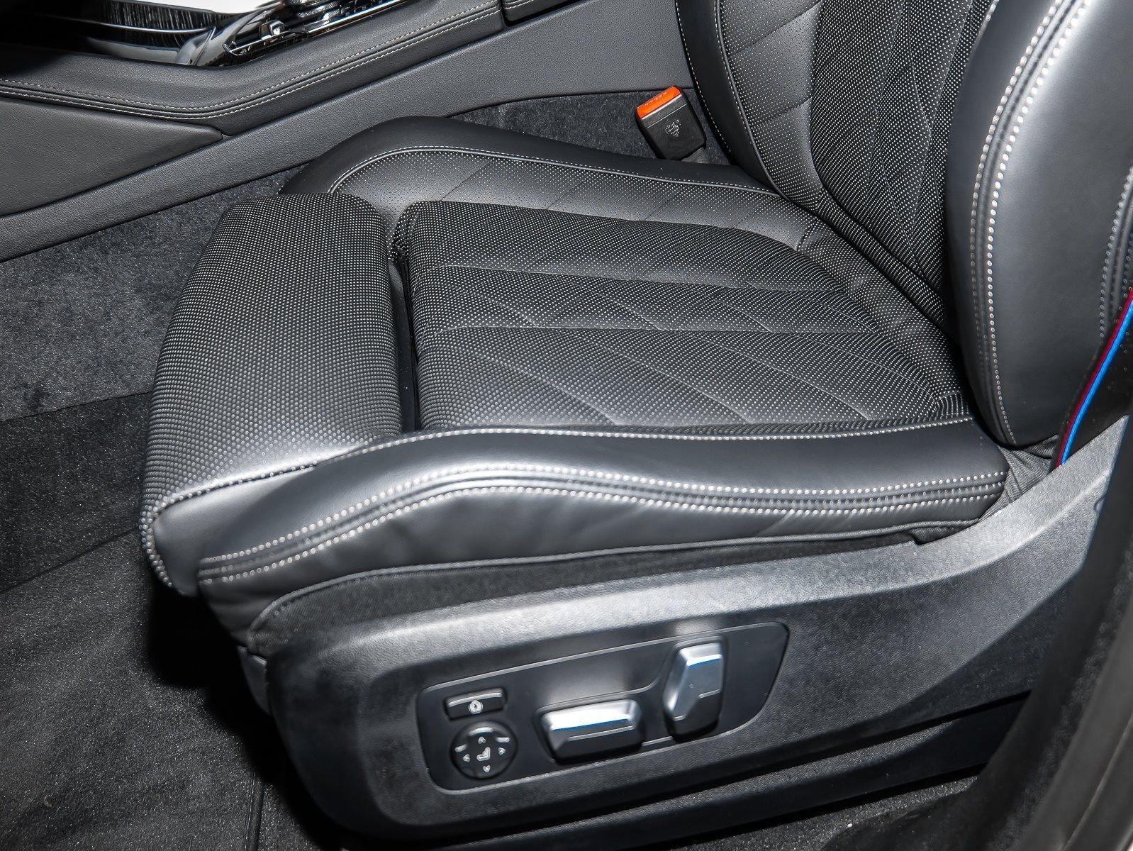 BMW X6 xDrive40d M Sport HUD PANO ACC AHK RFK NAVI