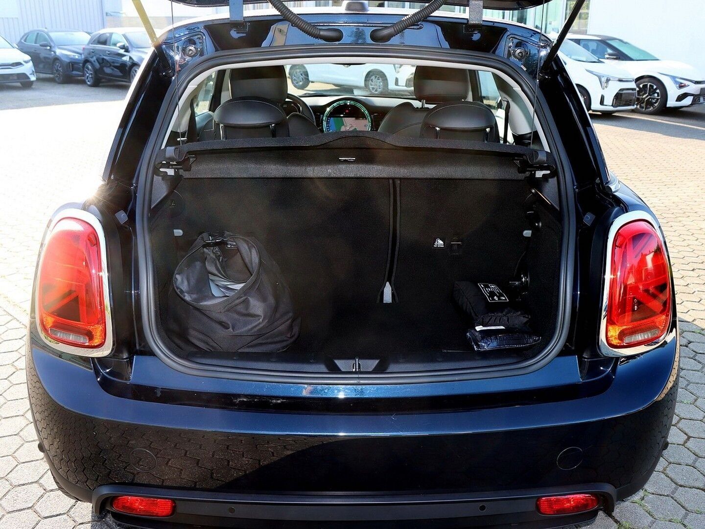 MINI Cooper SE Classic - Samsaru's Car Outlet