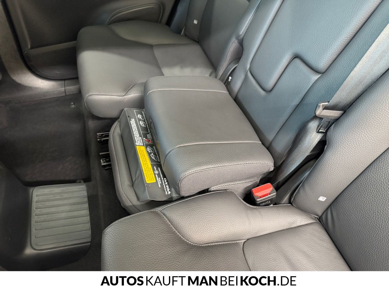 Volvo XC90 T8 Plug-In AWD Plus Dark - Samsaru's Car Outlet