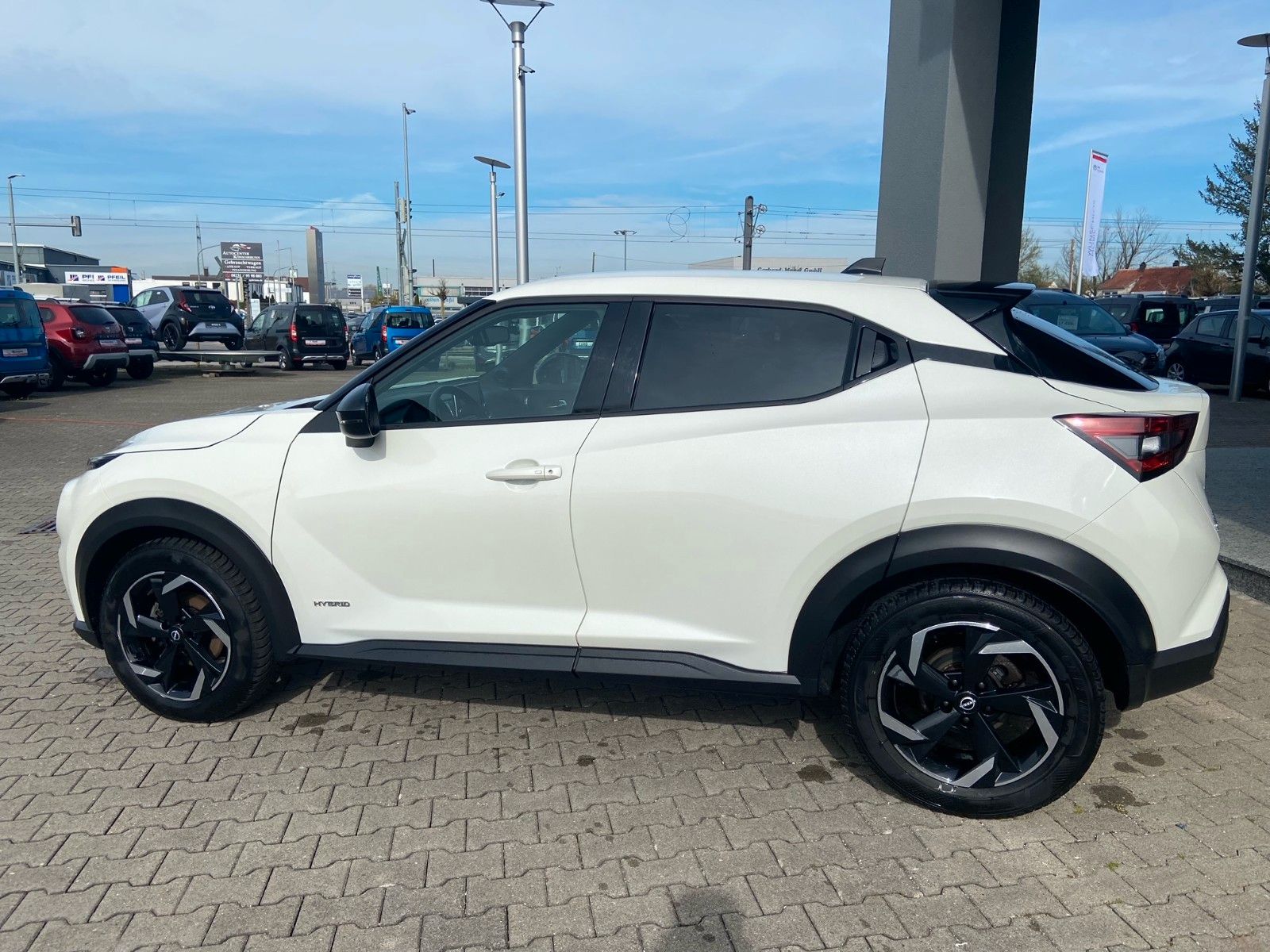 Nissan Juke Hybrid N-Connecta - Samsaru's Car Outlet