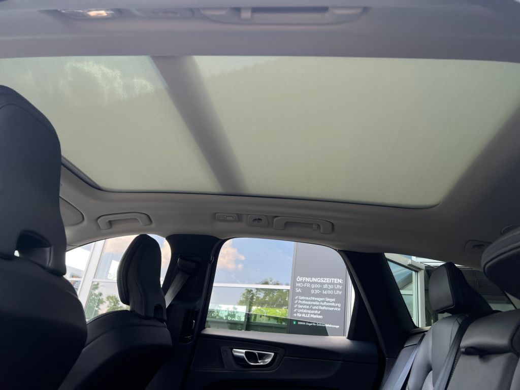 Volvo XC60 B5 AWD Ultra Dark - Samsaru's Car Outlet