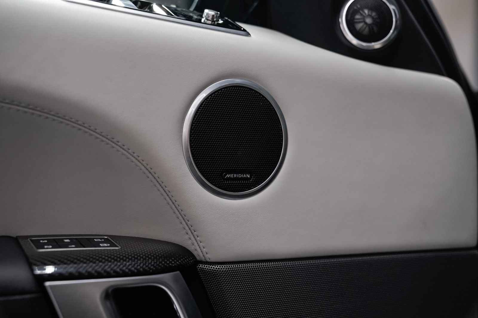 Range Rover Sport SVR - Samsaru's Car Outlet