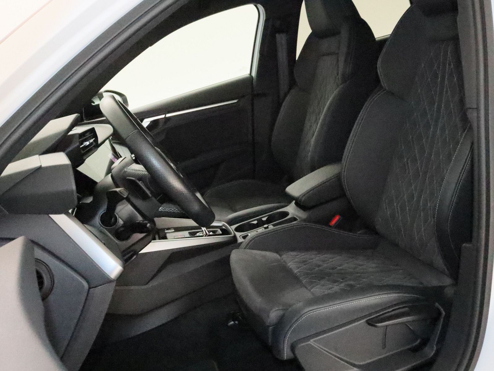 Audi A3 Sportback 45 TFSI e S line - Samsaru's Car Outlet