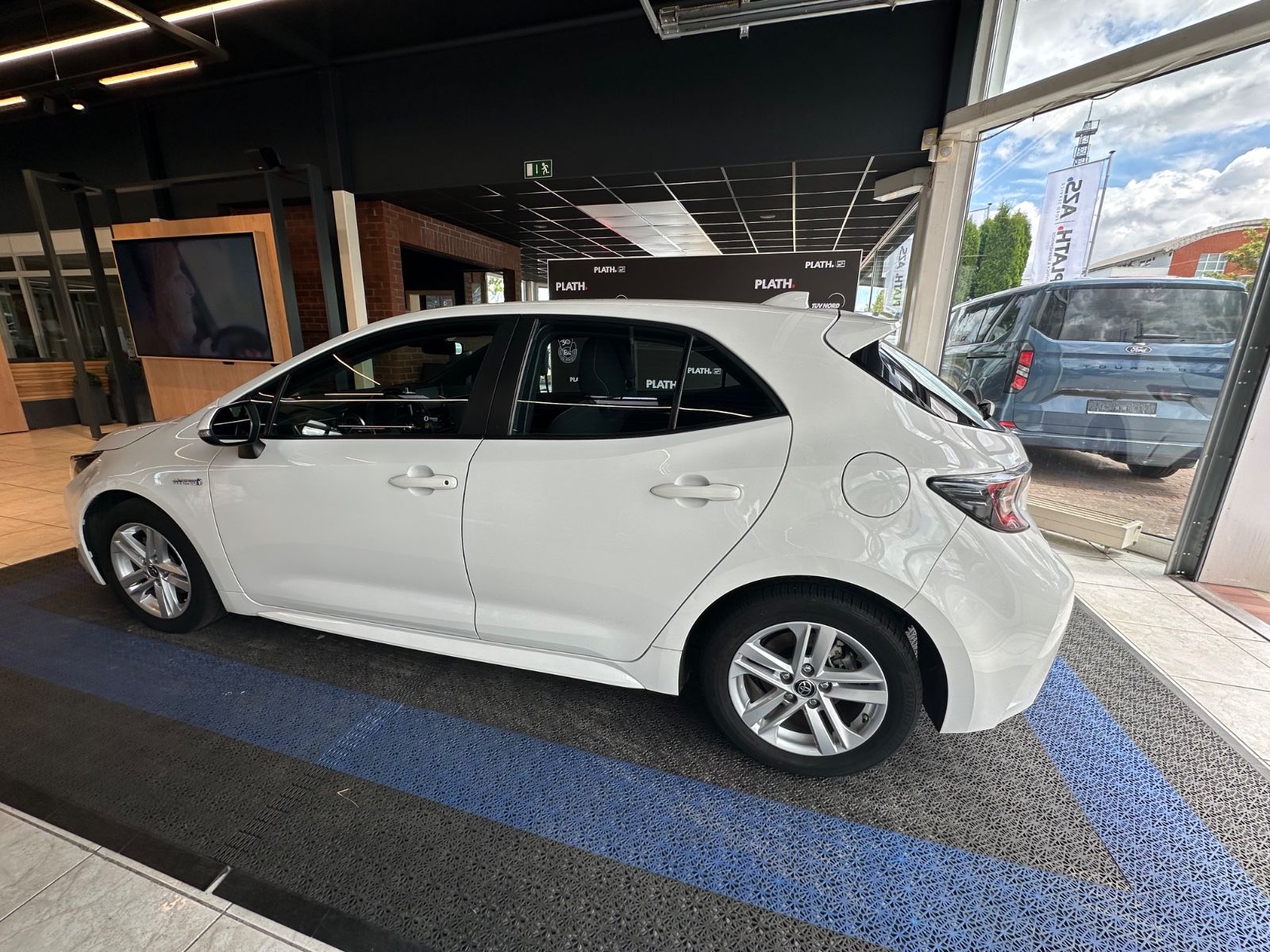 Toyota Corolla Hybrid Club - Samsaru's Car Outlet