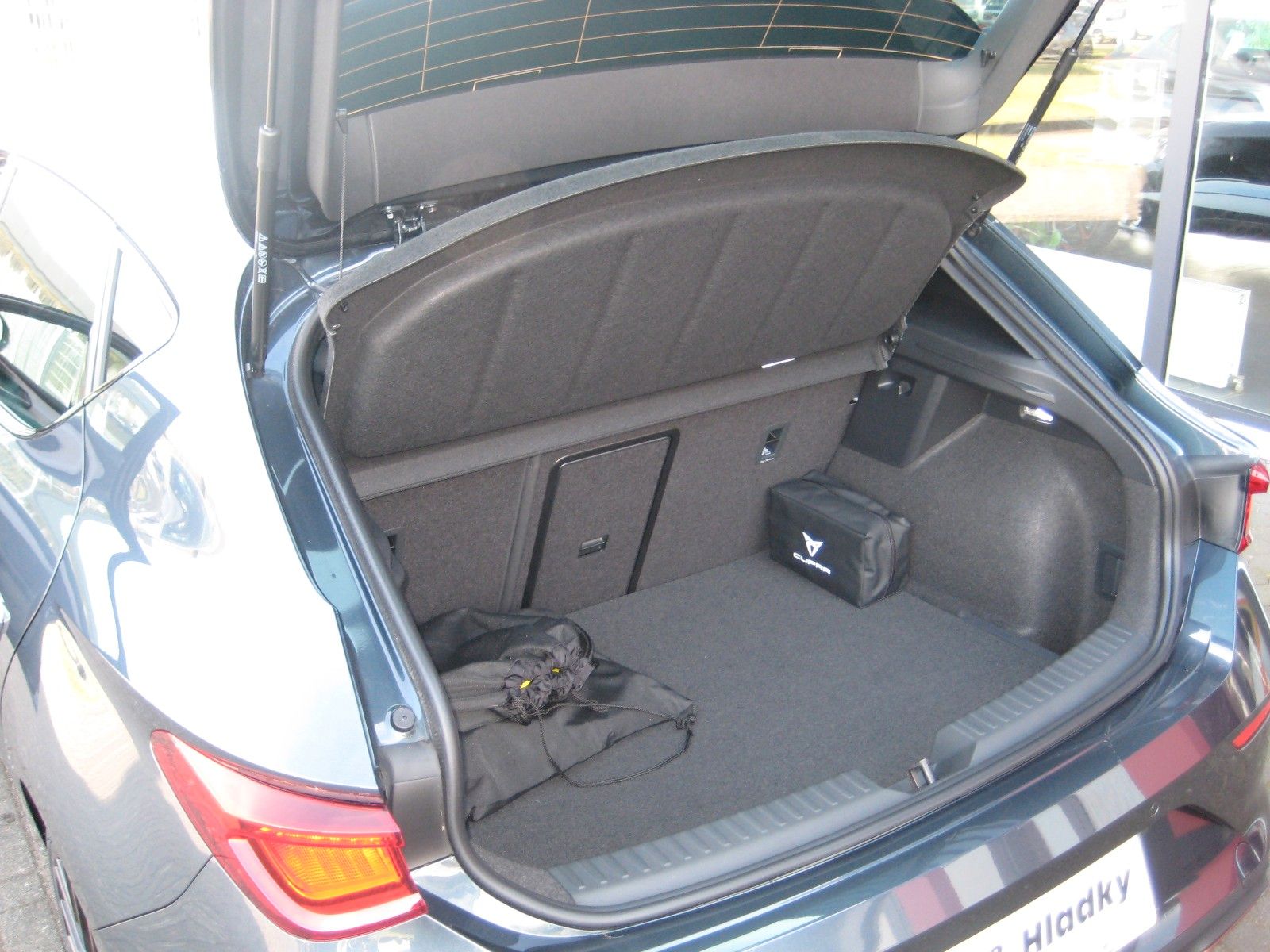 Cupra Leon 1.4 e-HYBRID 180kW VZ DSG - Samsaru's Car Outlet