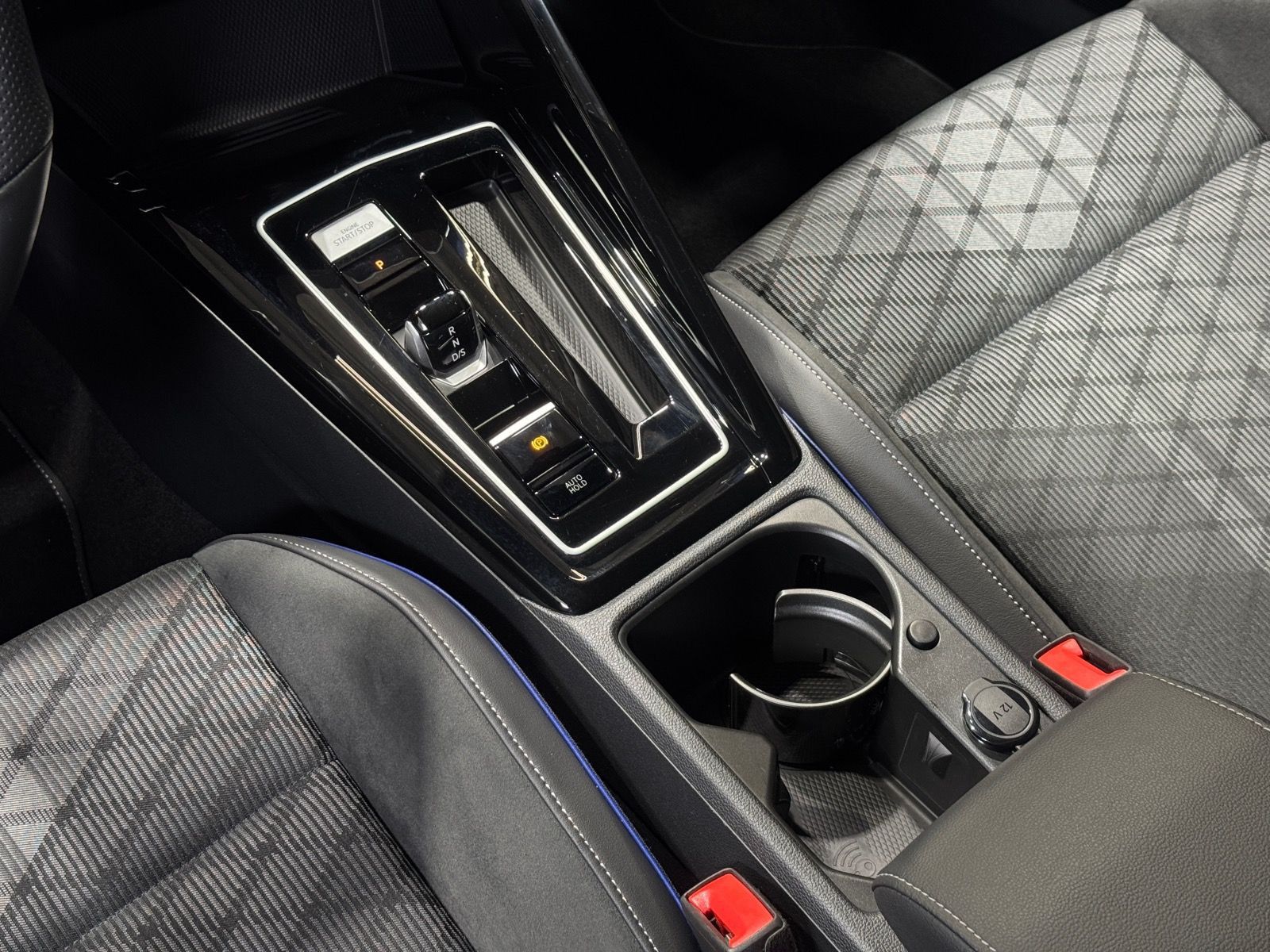 Volkswagen Golf R-Line 1.5 eTSI DSG | LED NAVI 360°KAMERA