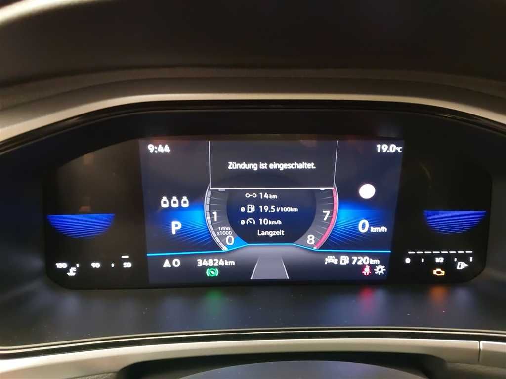 Volkswagen T-Roc Life 1.5 TSI DSG - Samsaru's Car Outlet