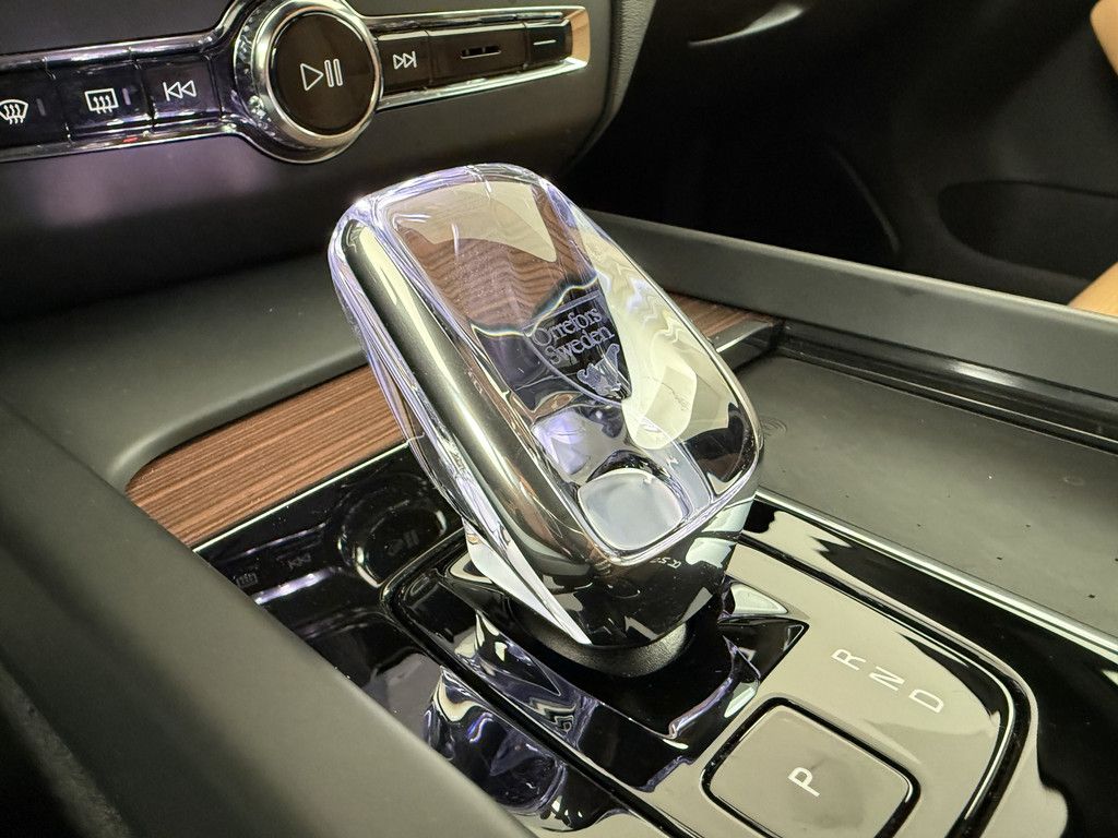 Volvo XC60 T6 Plus Dark Recharge Plug-In Hybrid AWD