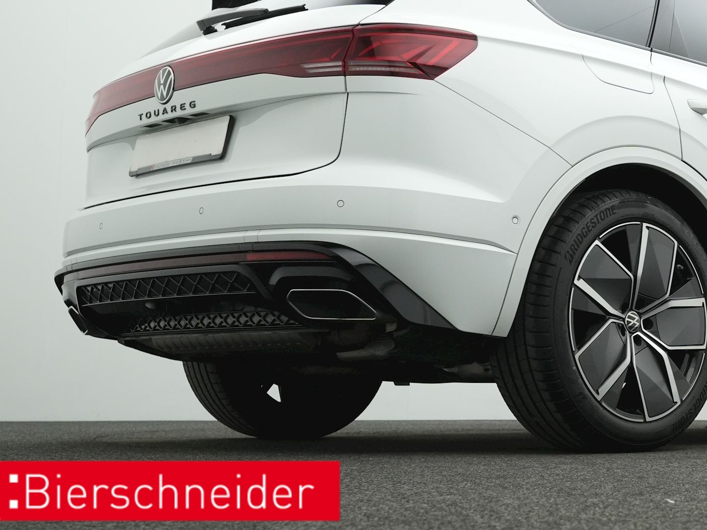 Volkswagen Touareg 3.0 TDI R-Line - Samsaru's Car Outlet