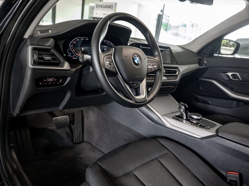 BMW 320i Touring Advantage - Samsaru's Car Outlet