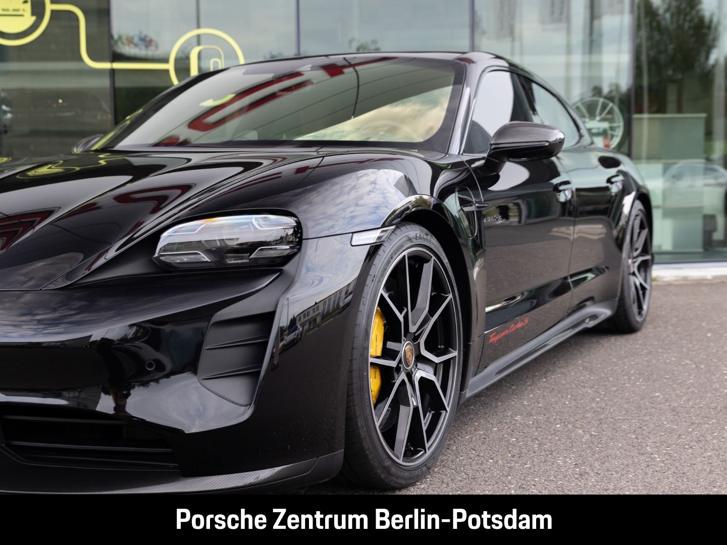 Porsche Taycan Turbo S Sport Turismo Burmester LED