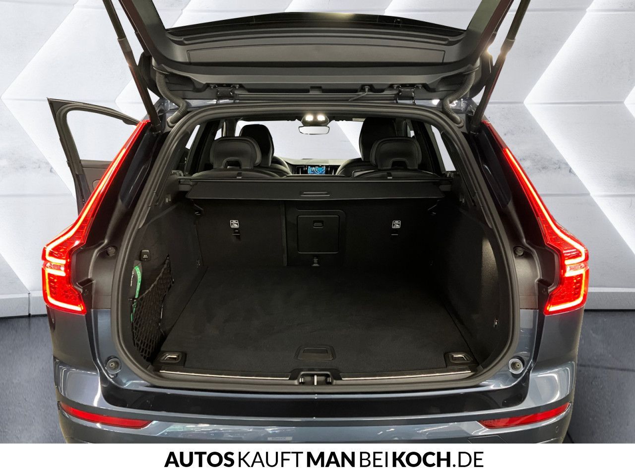 Volvo XC60 B5 AWD PlusDark ACC BLIS AHK 4xSHz VLED H&K