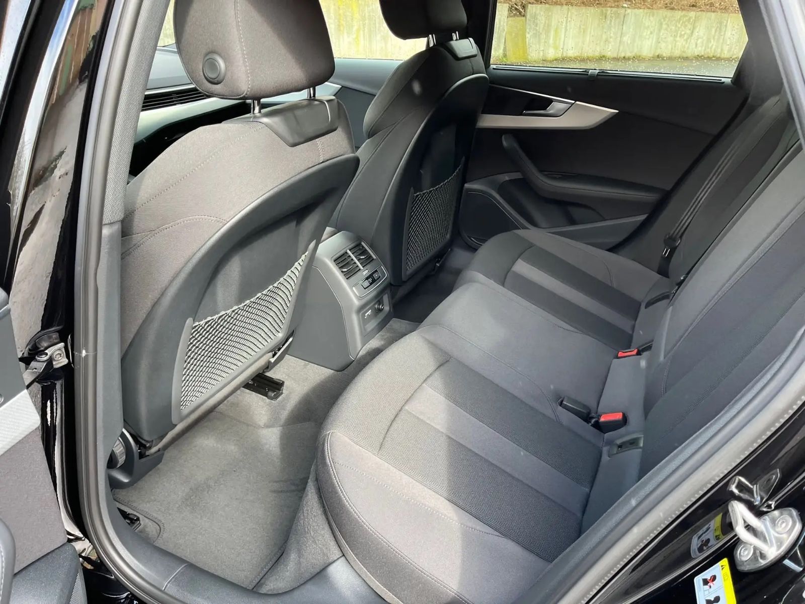 Audi A4 Avant 40 TFSI advanced - Samsaru's Car Outlet