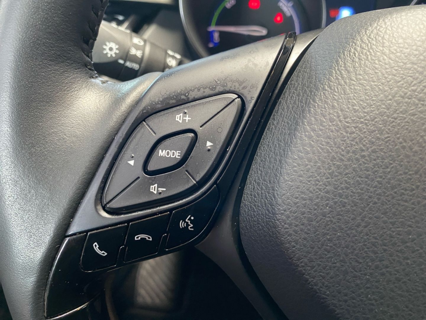 Toyota C-HR 1.8 Hybrid Team - Samsaru's Car Outlet