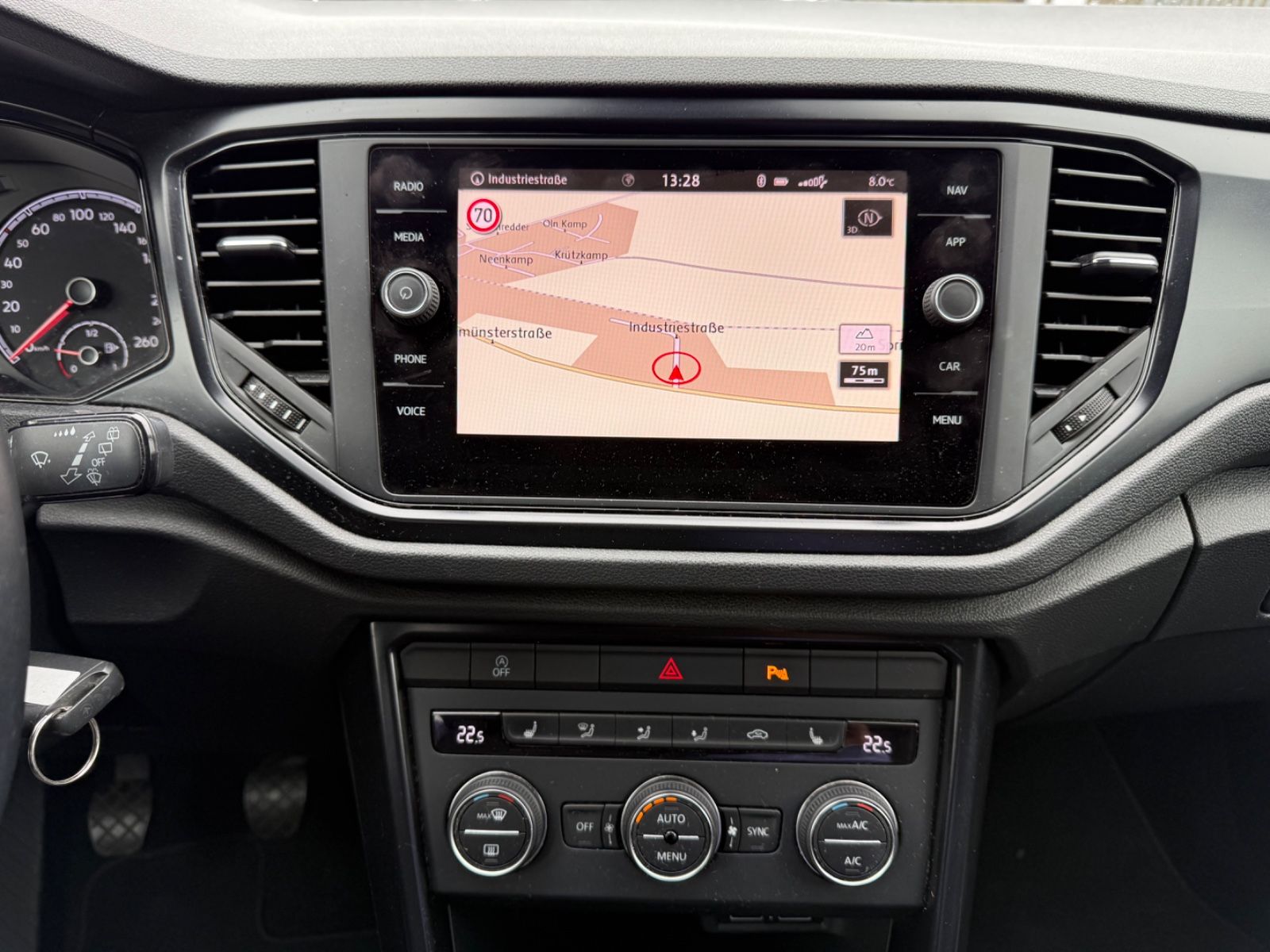 Volkswagen T-Roc 1.0 TSI - Samsaru's Car Outlet