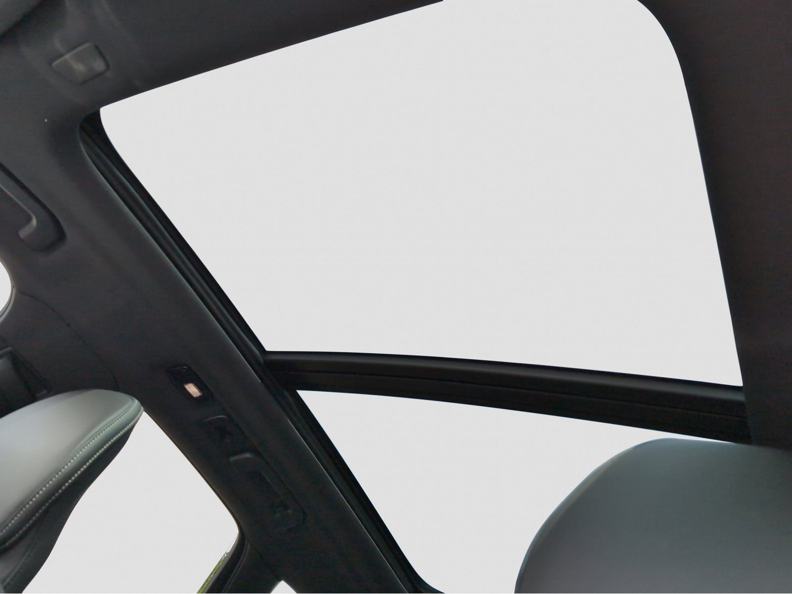 Volvo XC60 Black Edition B5 AWD Plus - Samsaru's Car Outlet