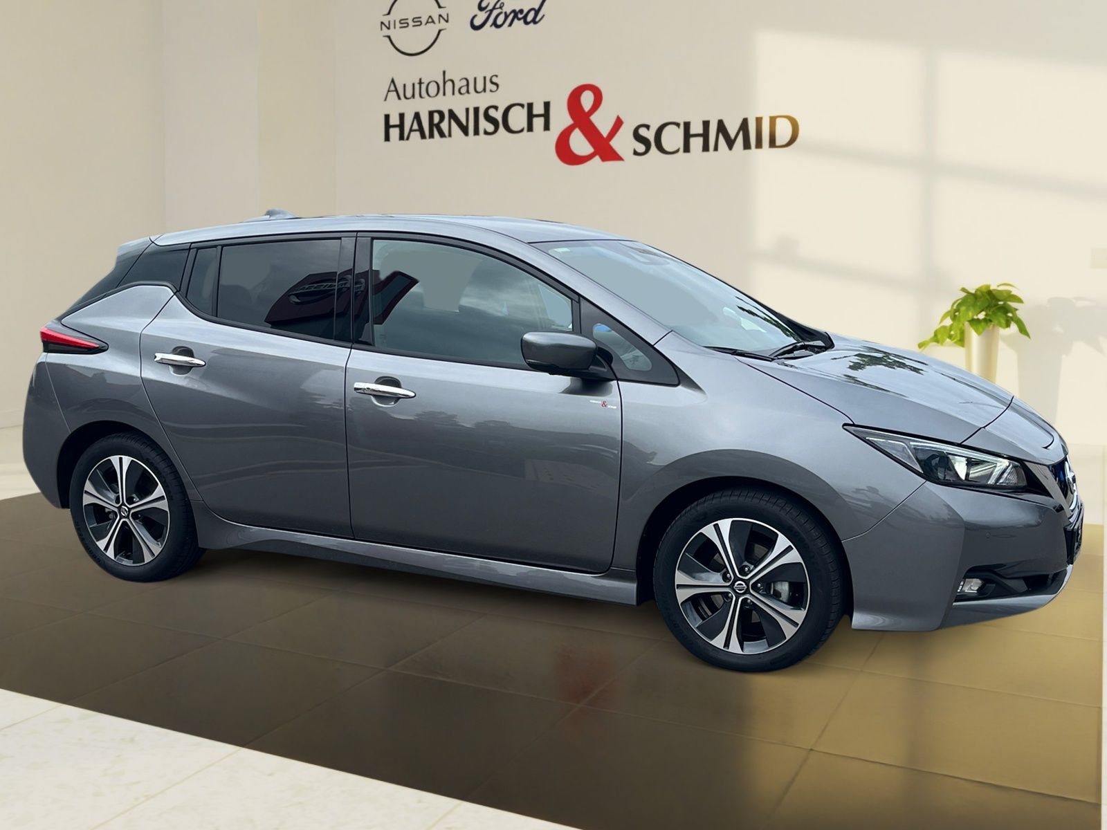 Nissan Leaf 40 kWh Autom. - N-Con. - Samsaru's Car Outlet