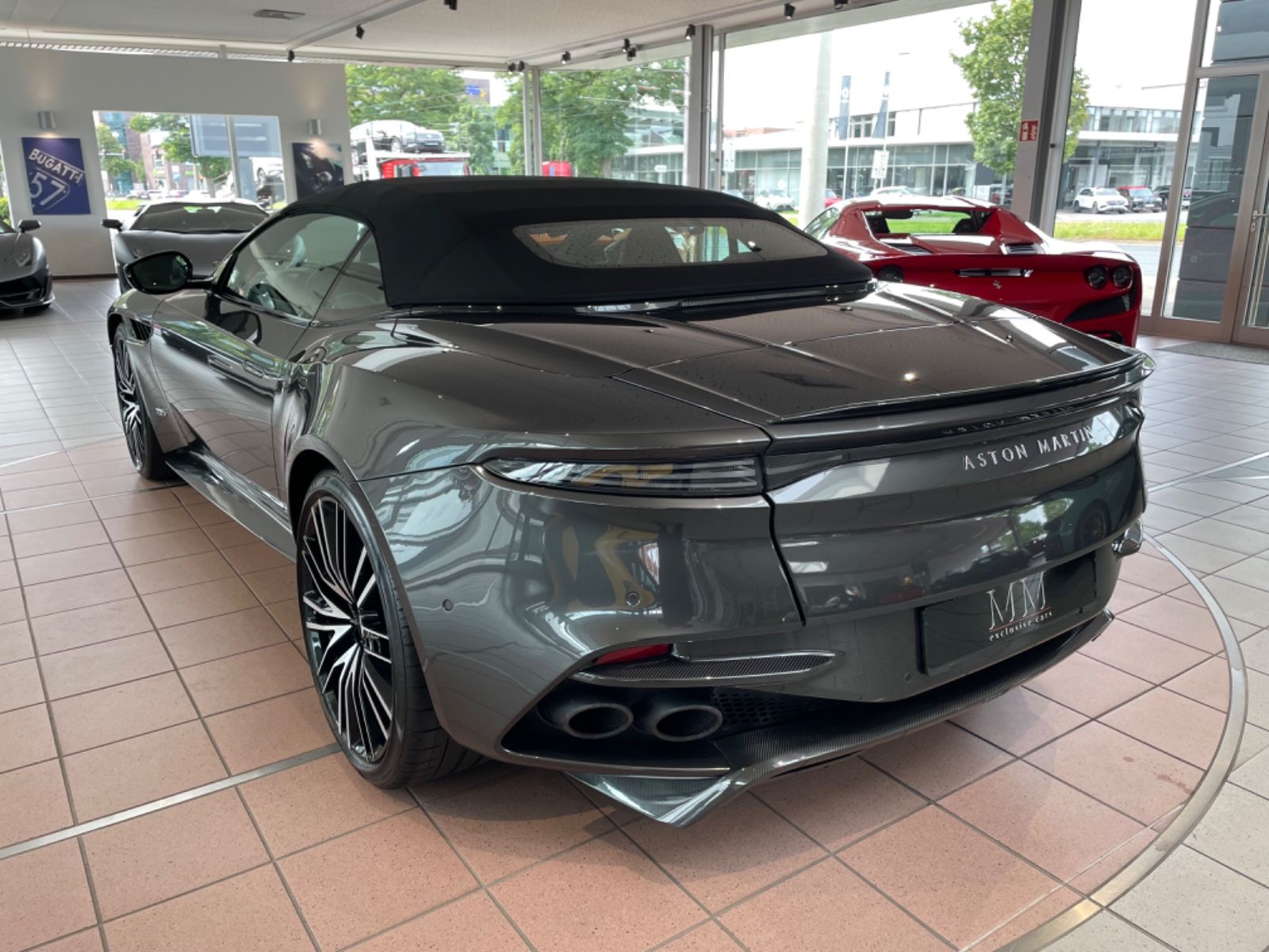 Aston Martin DBS V12 Superleggera Volante