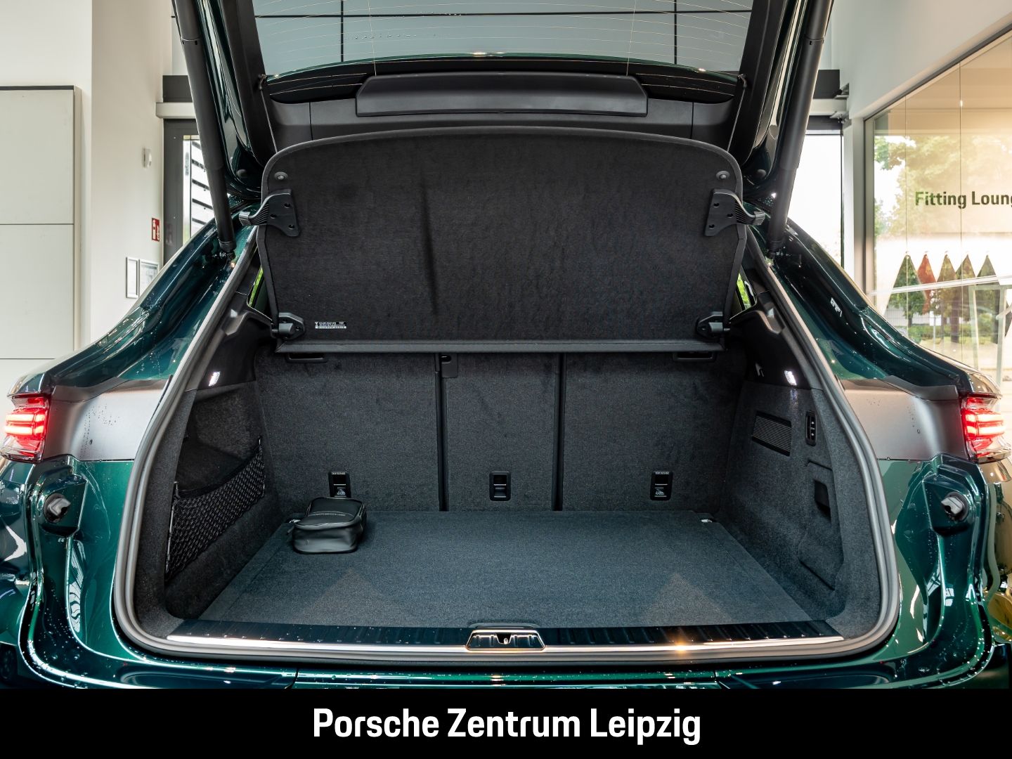 Porsche Cayenne Coupe FnW Racinggrün Luft 22Zoll SportDe