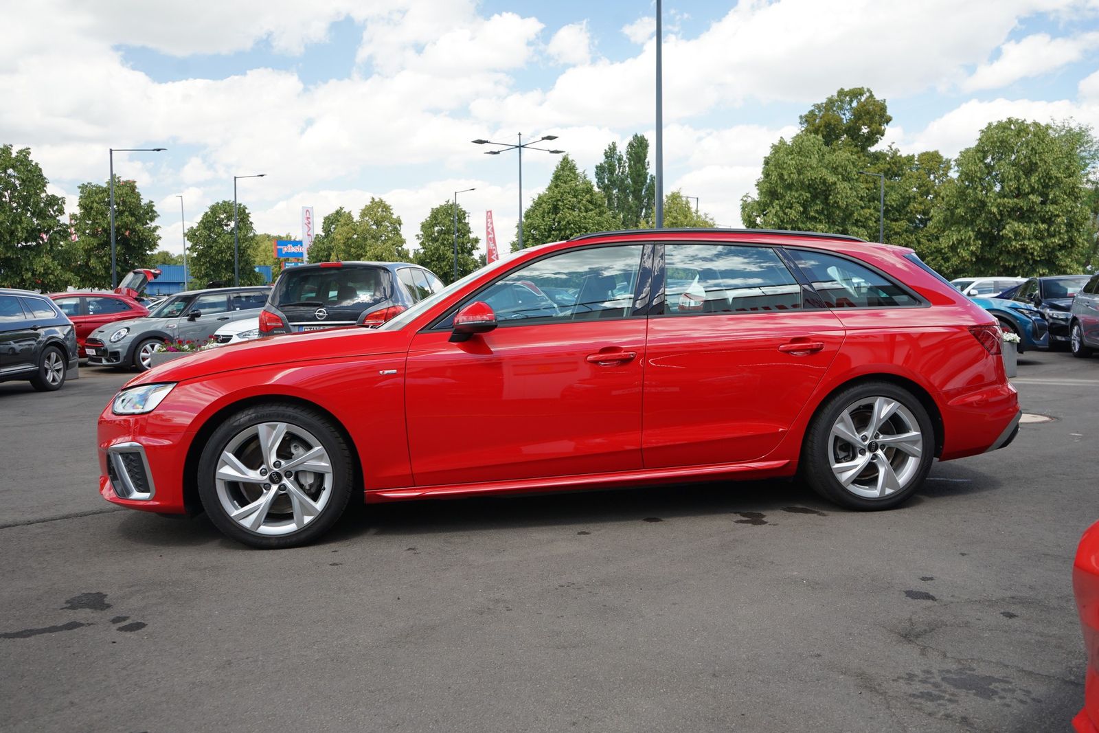 Audi A4 Avant 40 TFSI S line - Samsaru's Car Outlet