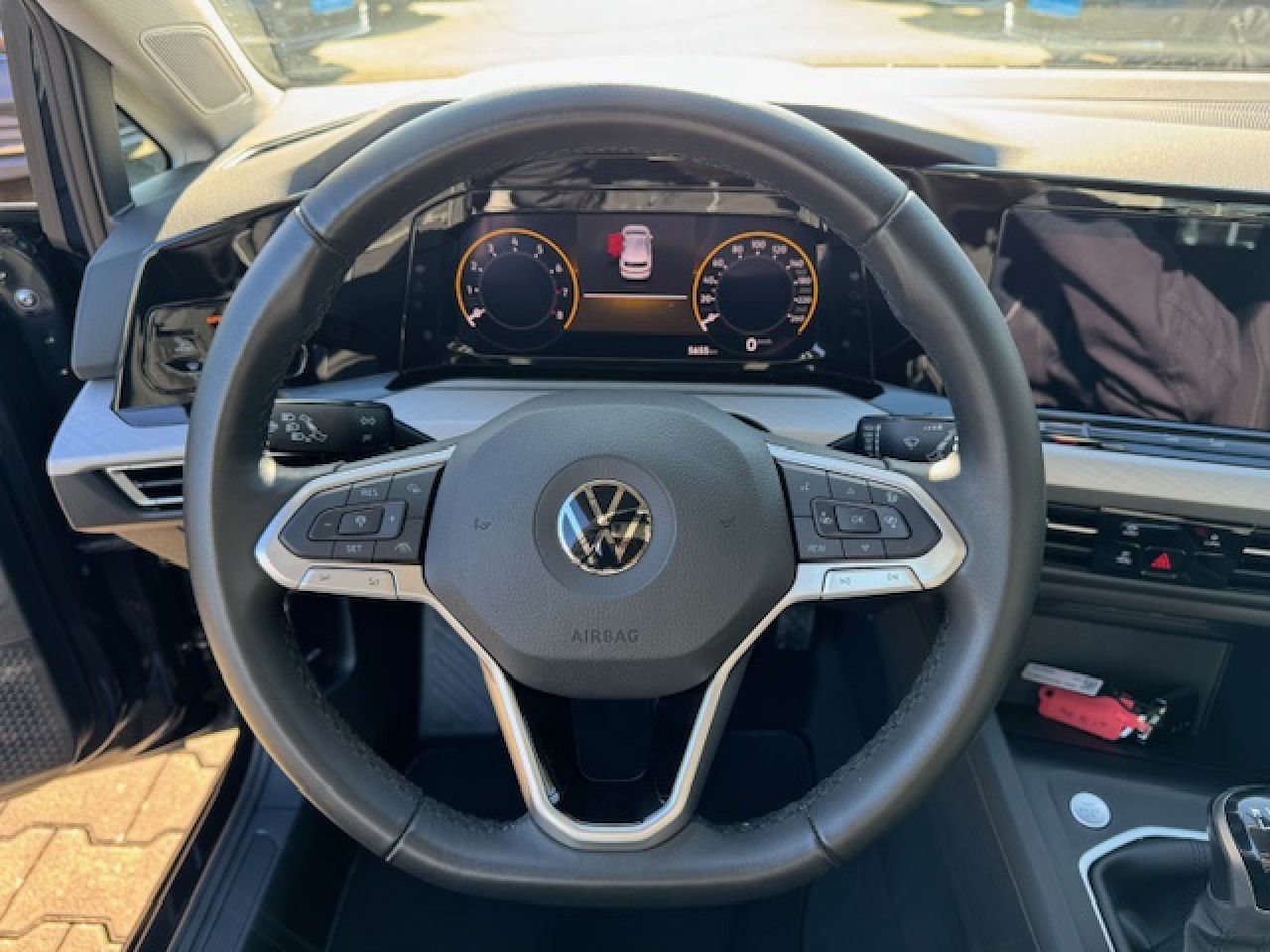Volkswagen Golf VIII Life 1.5 TSI - Samsaru's Car Outlet