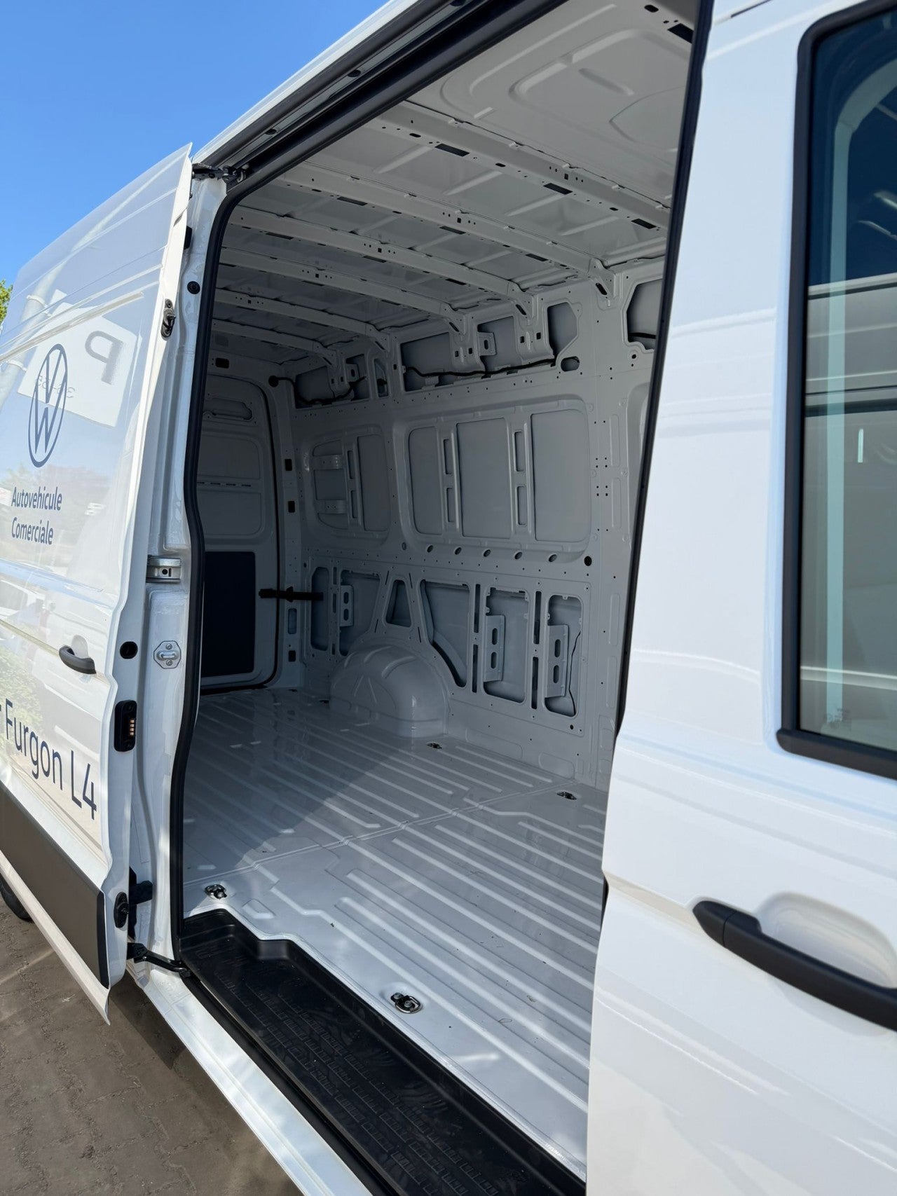 Volkswagen Crafter 3.5 Furgon L4H3 FWD 103kW AG8
