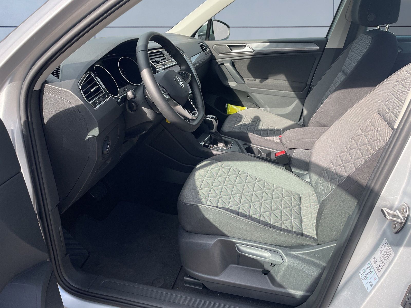 Volkswagen Tiguan Life 1.5 DSG - Samsaru's Car Outlet