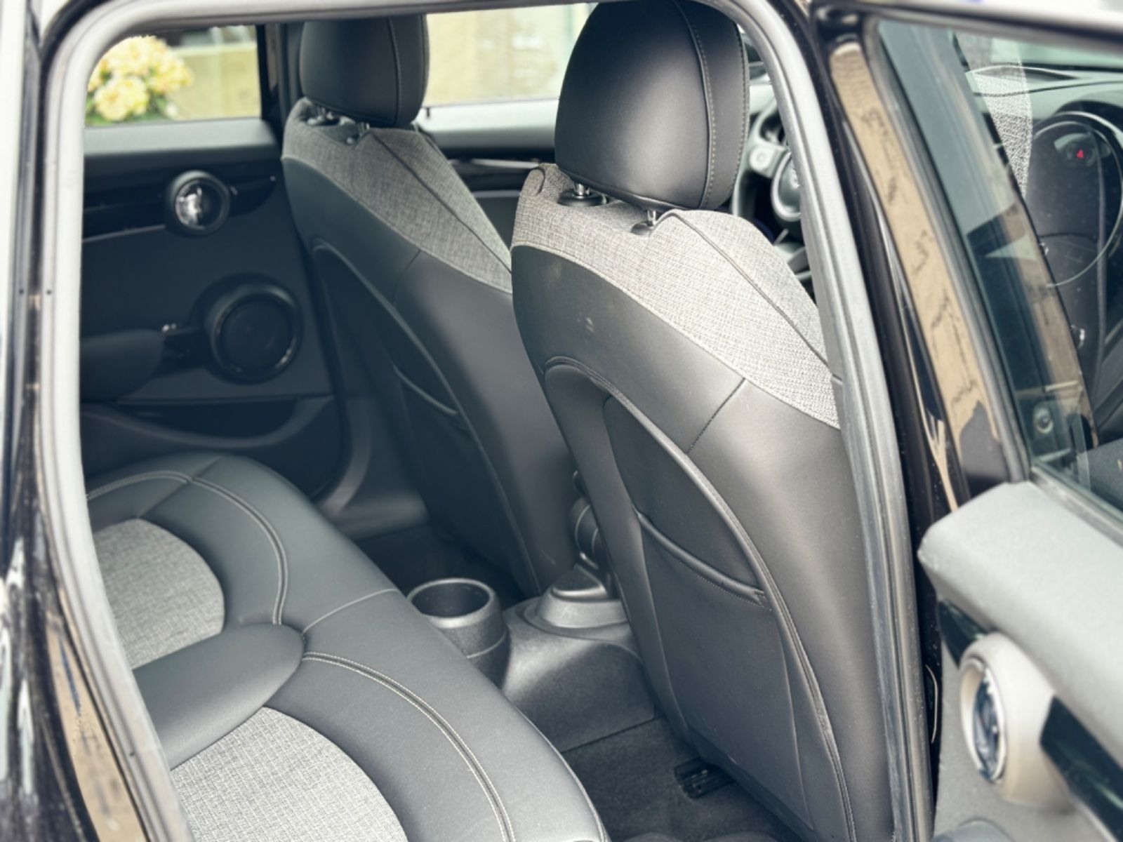 MINI Cooper - Samsaru's Car Outlet