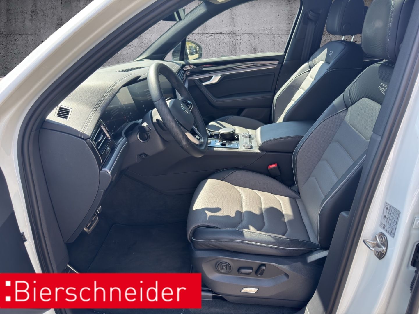 Volkswagen Touareg 3.0 TDI R-Line - Samsaru's Car Outlet