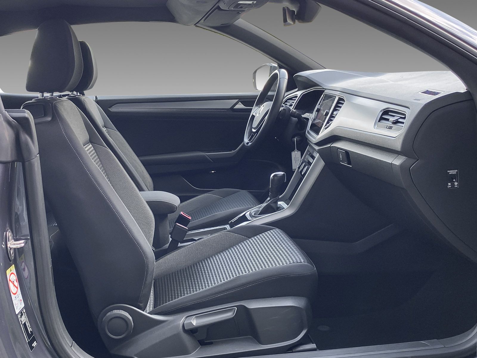 Volkswagen T-Roc 1.5 TSI Active DSG - Samsaru's Car Outlet