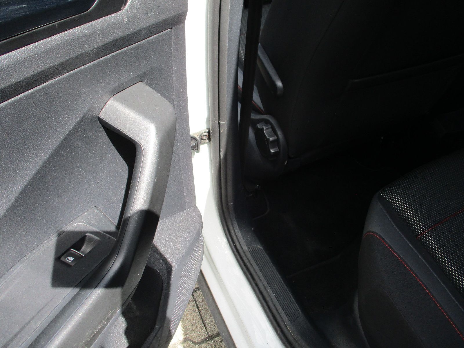 Volkswagen T-Roc Sport - Samsaru's Car Outlet