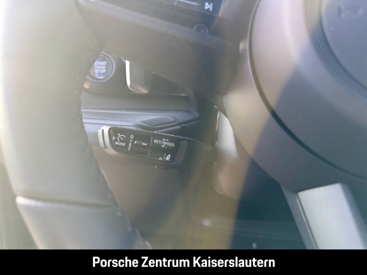 Porsche Cayenne E-Hybrid Black Edition HA-Lenkung 21-Zol