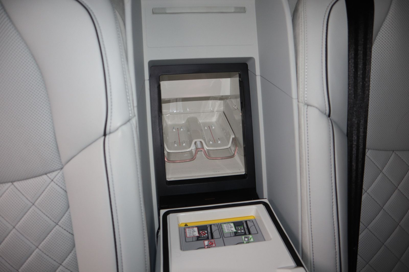 Audi A8L 60 TFSIe lang exclusive - Samsaru's Car Outlet