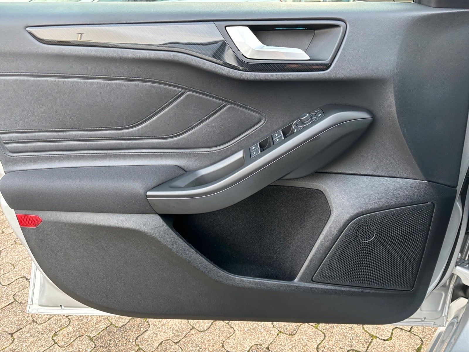 Ford Focus Turnier 1.0 HYBRID Aut. ST-Line X |B&O|LED