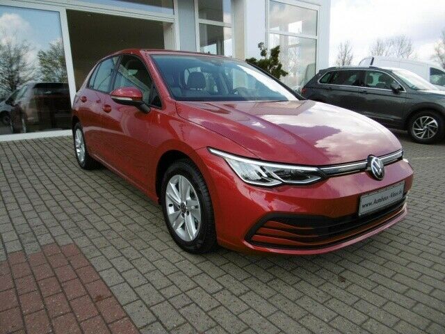 Volkswagen Golf VIII Life 1.0 eTSI - Samsaru's Car Outlet