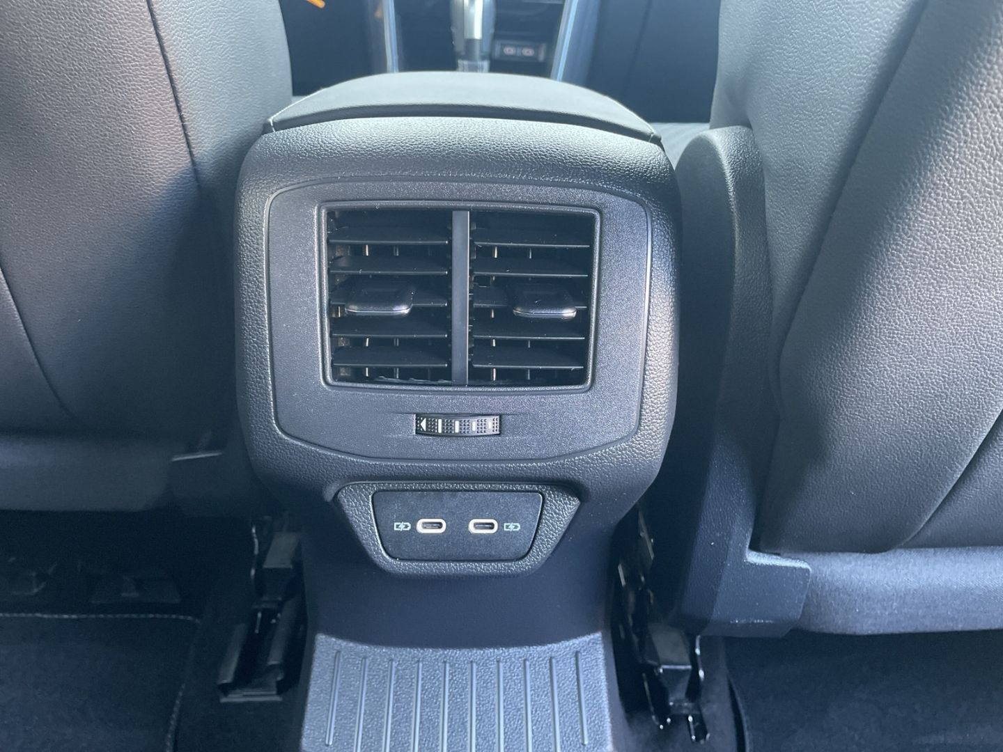 Volkswagen T-Roc 2.0TSI DSG R-Line Sport 4Motion - Samsaru's Car Outlet