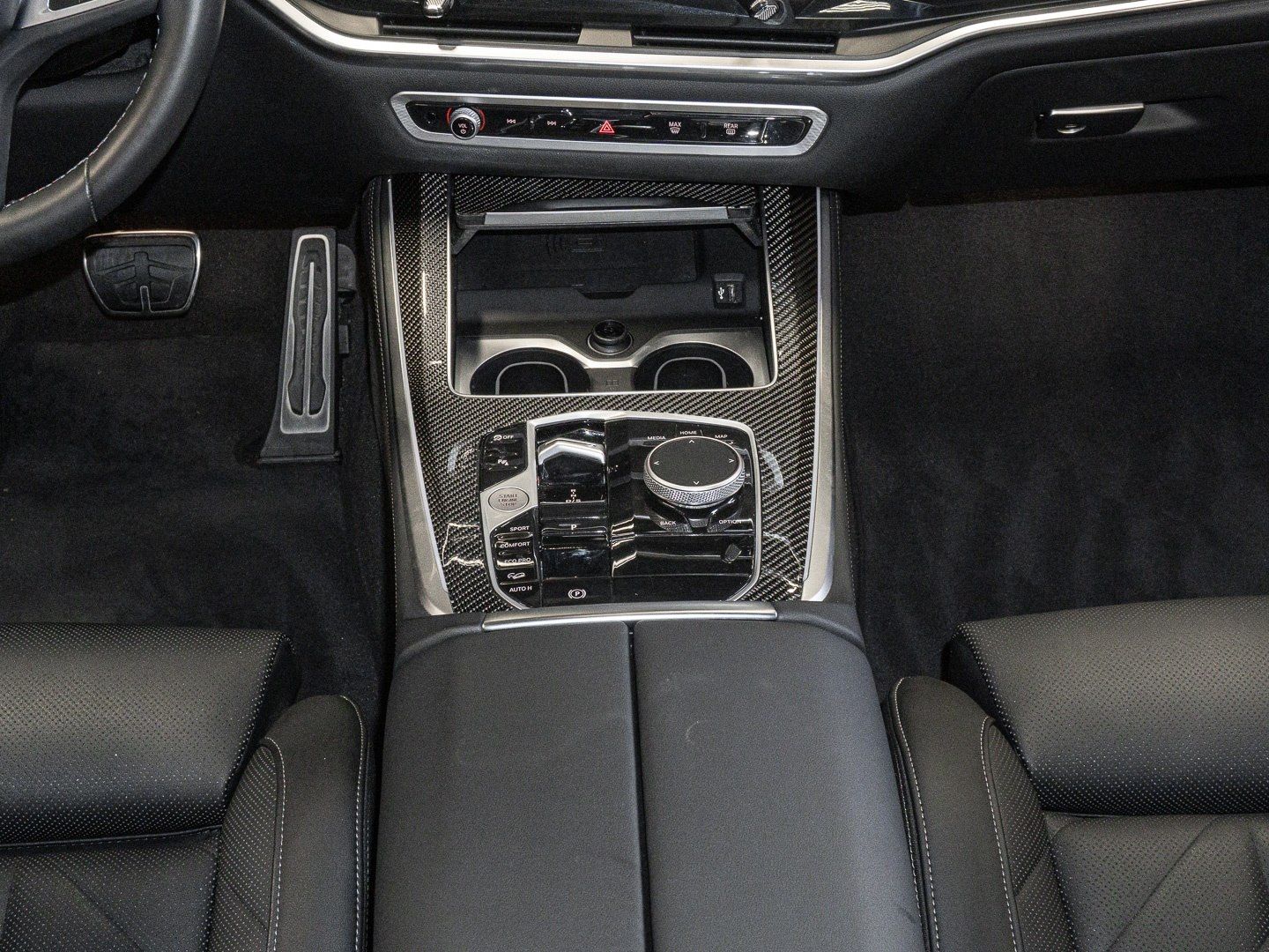 BMW X5 M60i xDrive INDIVIDUAL AHK PANO Sthzg Harman/